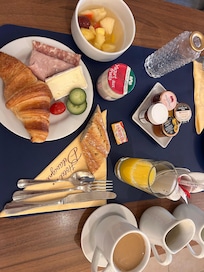 朝食
