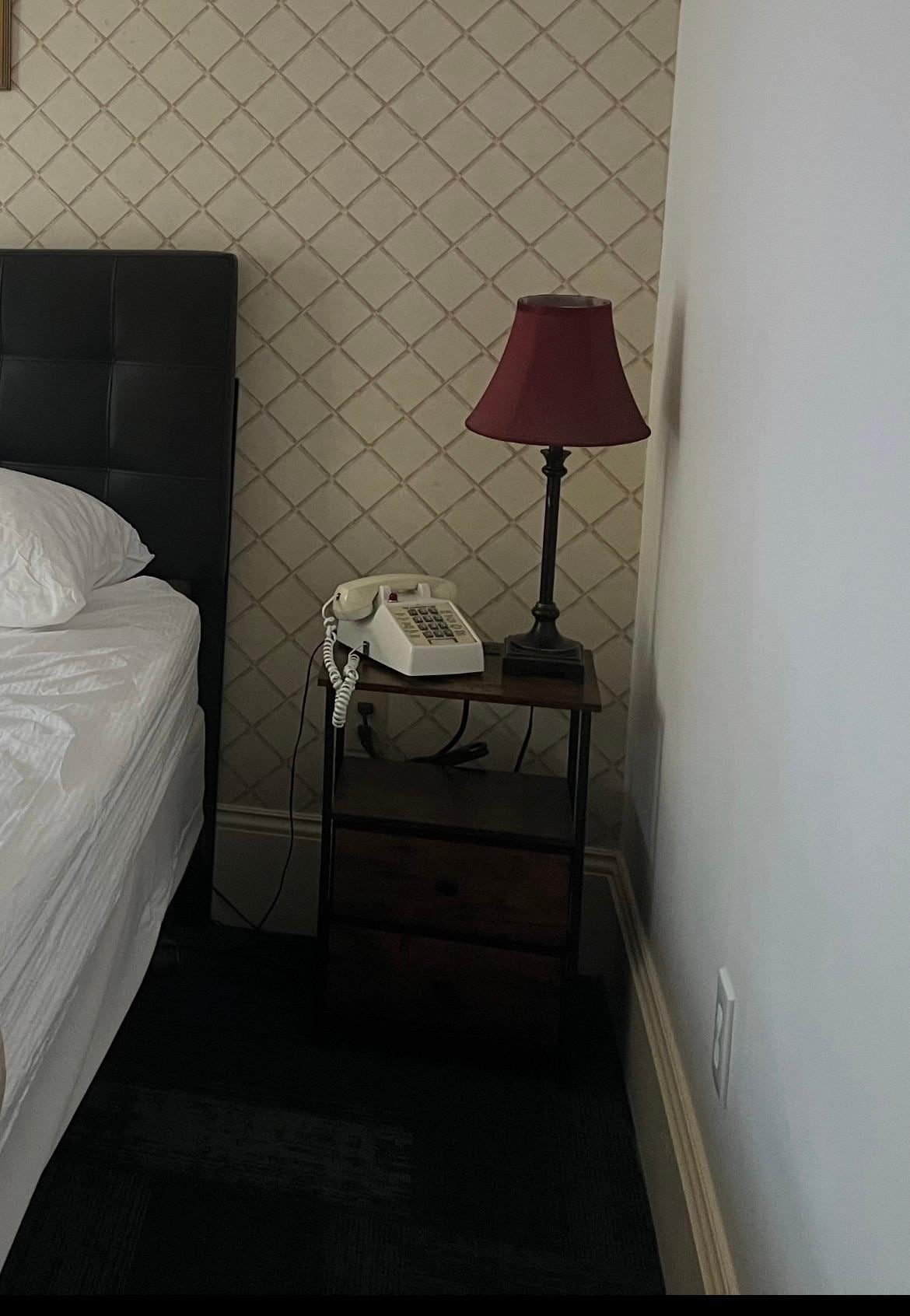 Wobbly lamp
Box furniture