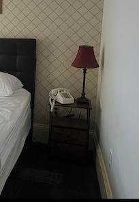 Wobbly lamp
Box furniture