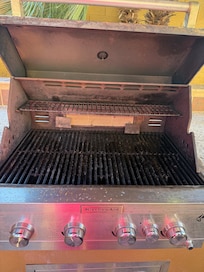 Very dirty grill.