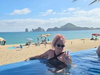 Swim up bar