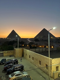 ピラミッドビューがある部屋を取りました。 ベランダがあり、くつろげて有意義でした