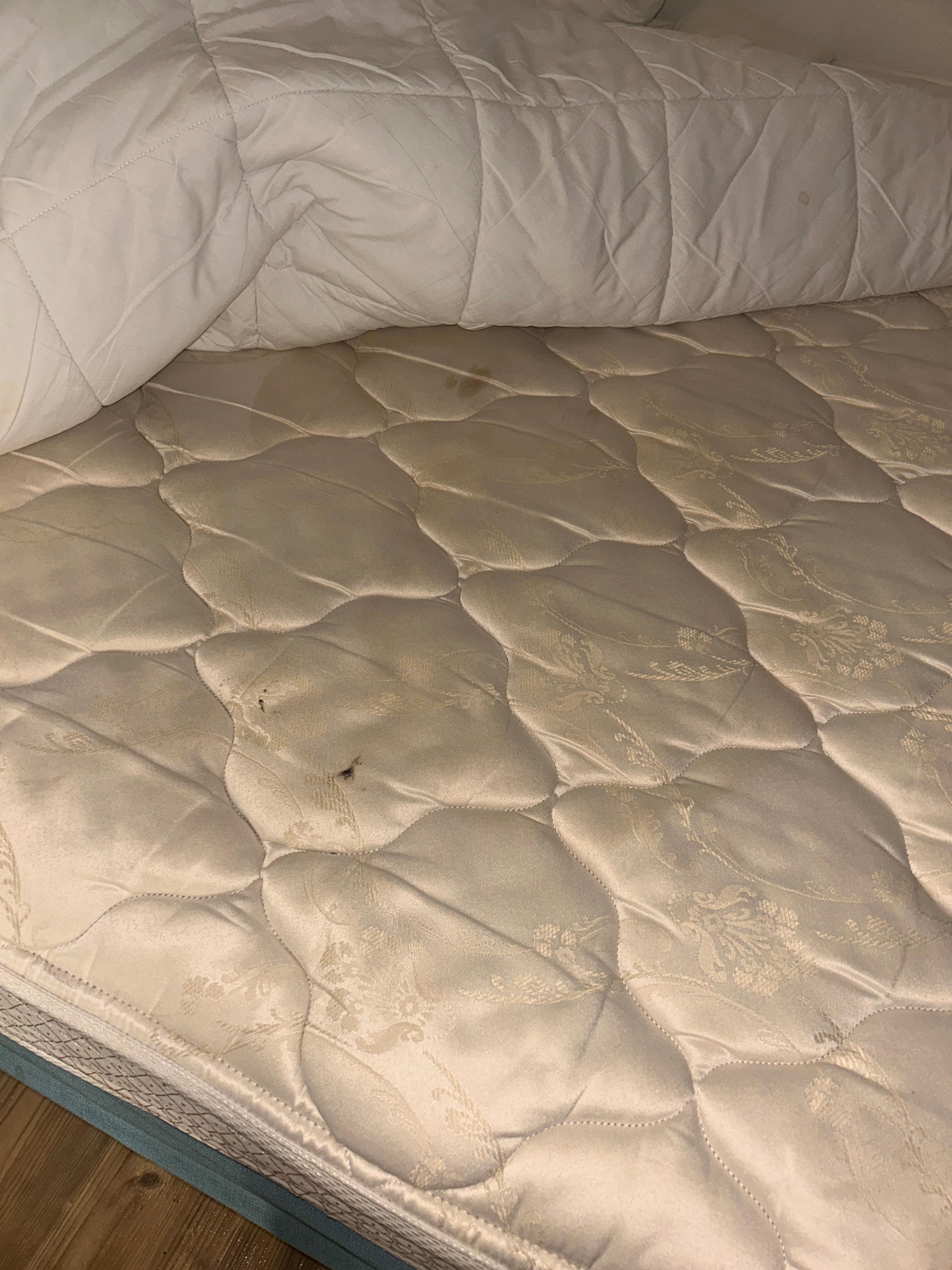 Bed sheets had lots of stains
