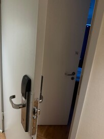 部屋は防火理由二重扉