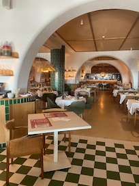 Blick ins Restaurant von Casa Bassa
