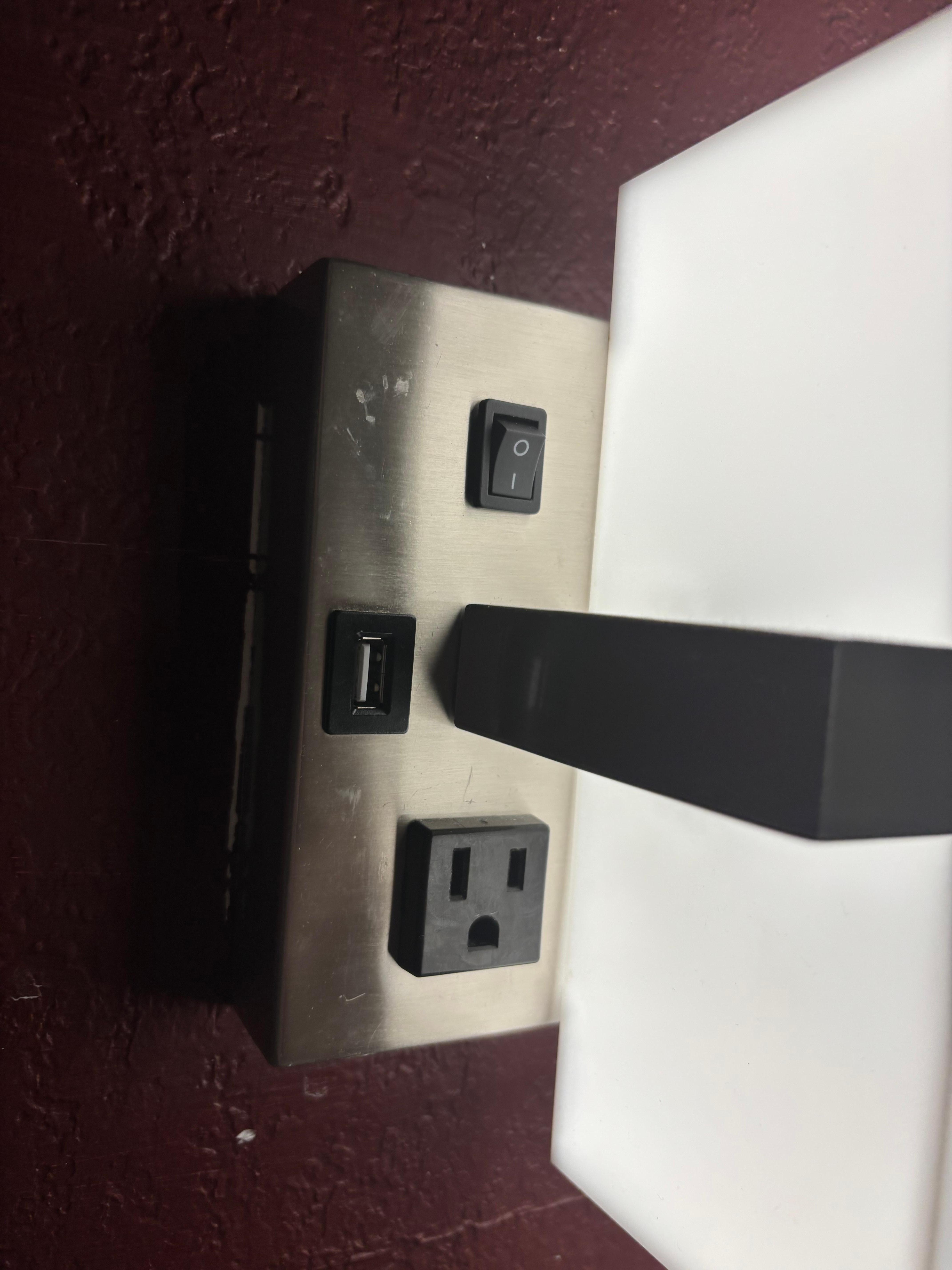 The I wipes light fixtures