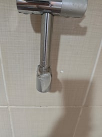 Banyodaki sivri kırık yer