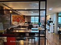 ホテル2階ダイニング部分右横がキッチン
コーヒー・紅茶・ウォーターサーバー無料