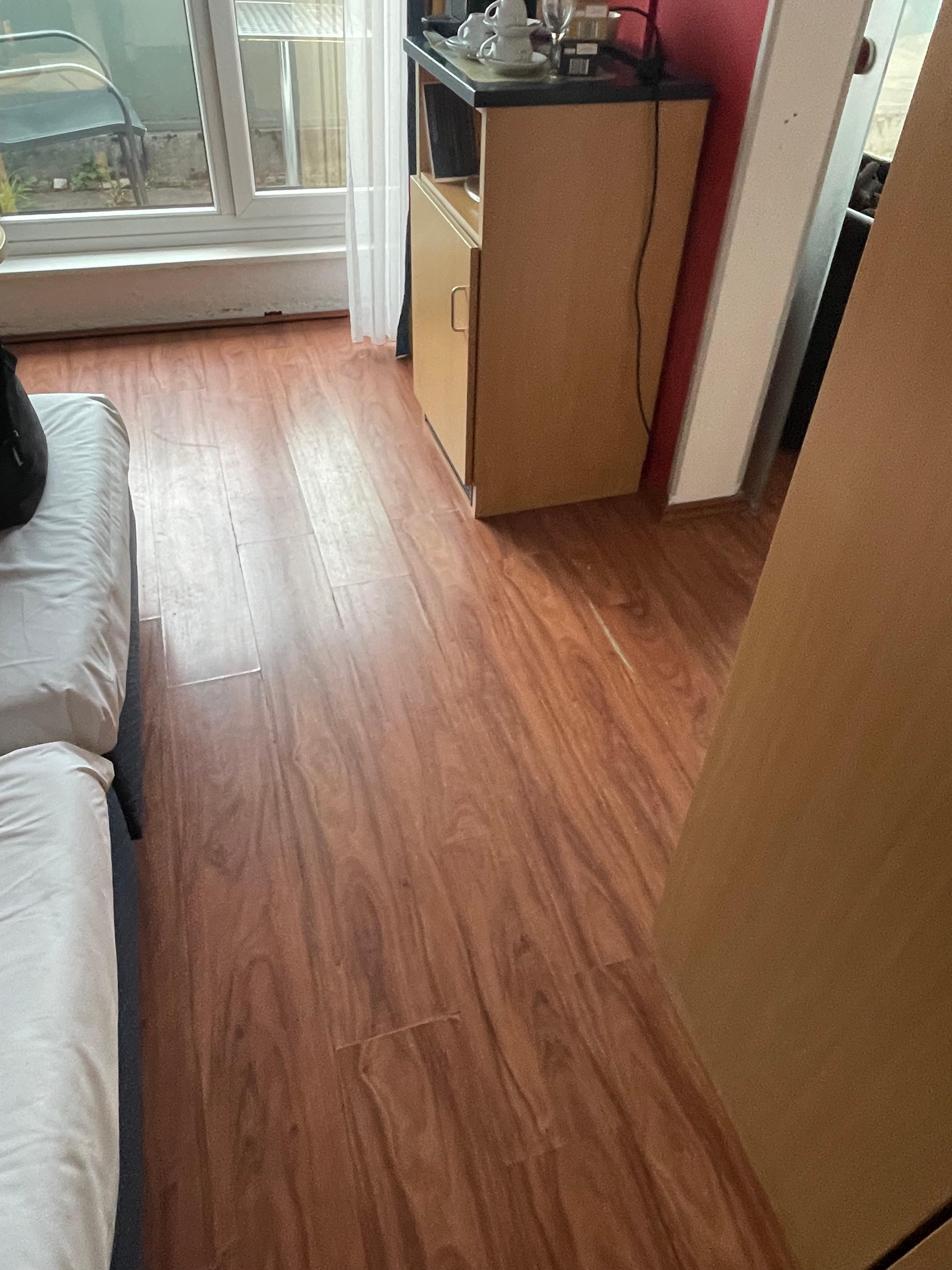 Aufplatzender Laminat