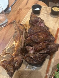 À 650g rib cut at thextsble