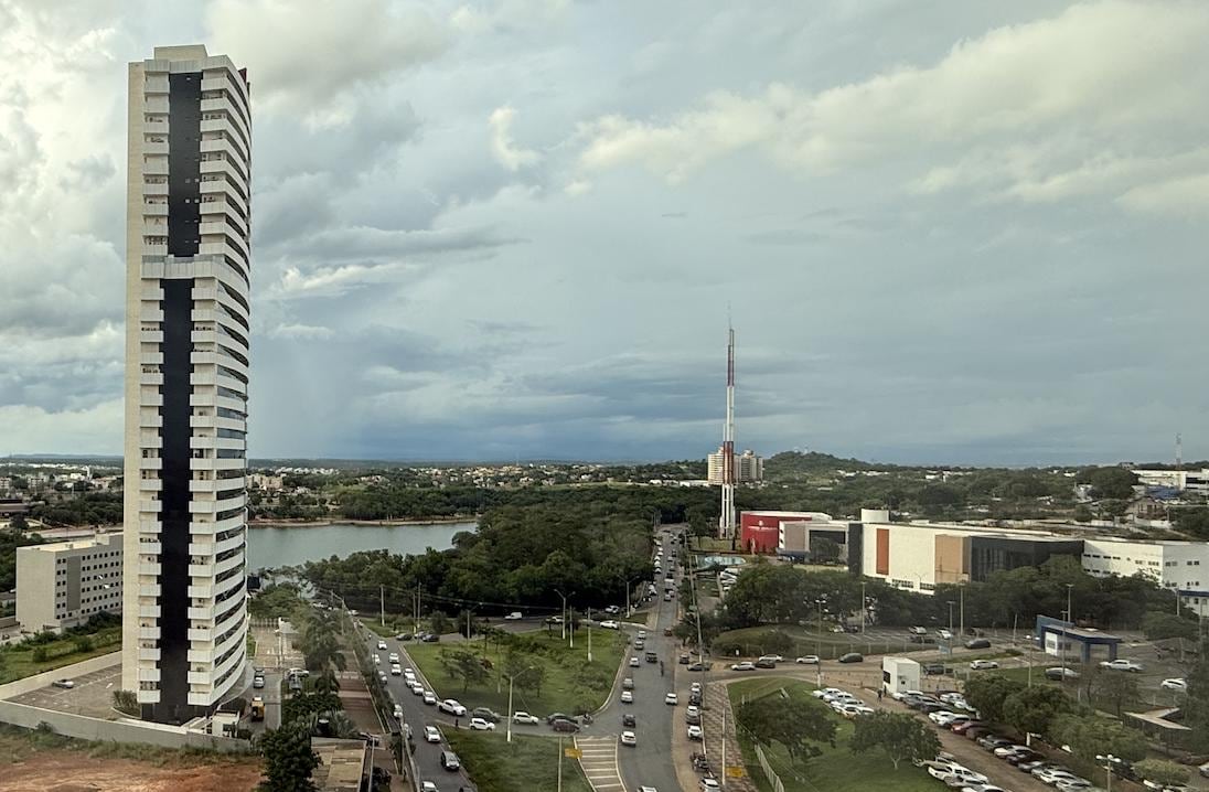Room view, you can see the park. For us runners, the park is great, you can run around the lake.