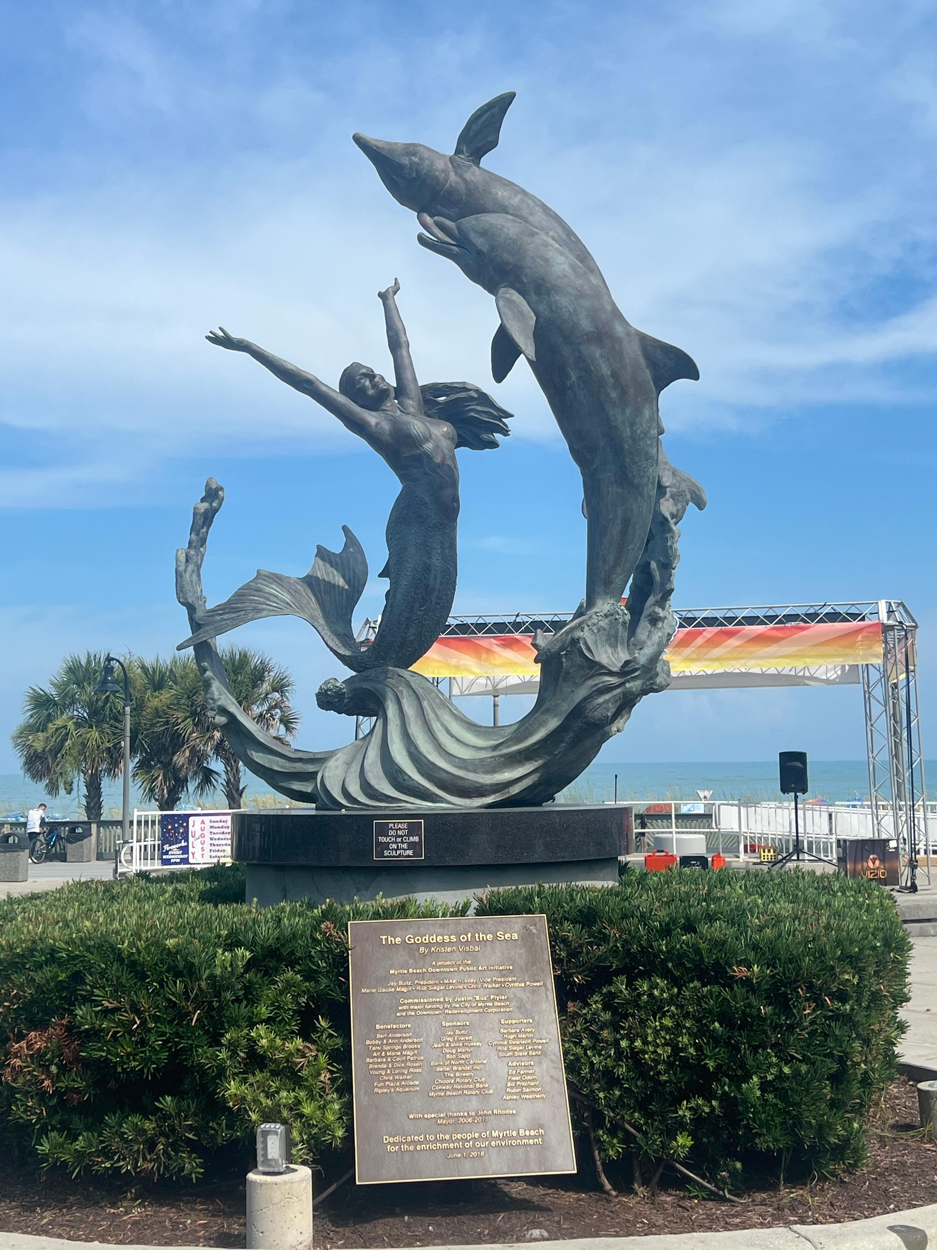 10 minutes from our stay is the Boardwalk. Beautiful view, lots to do. 