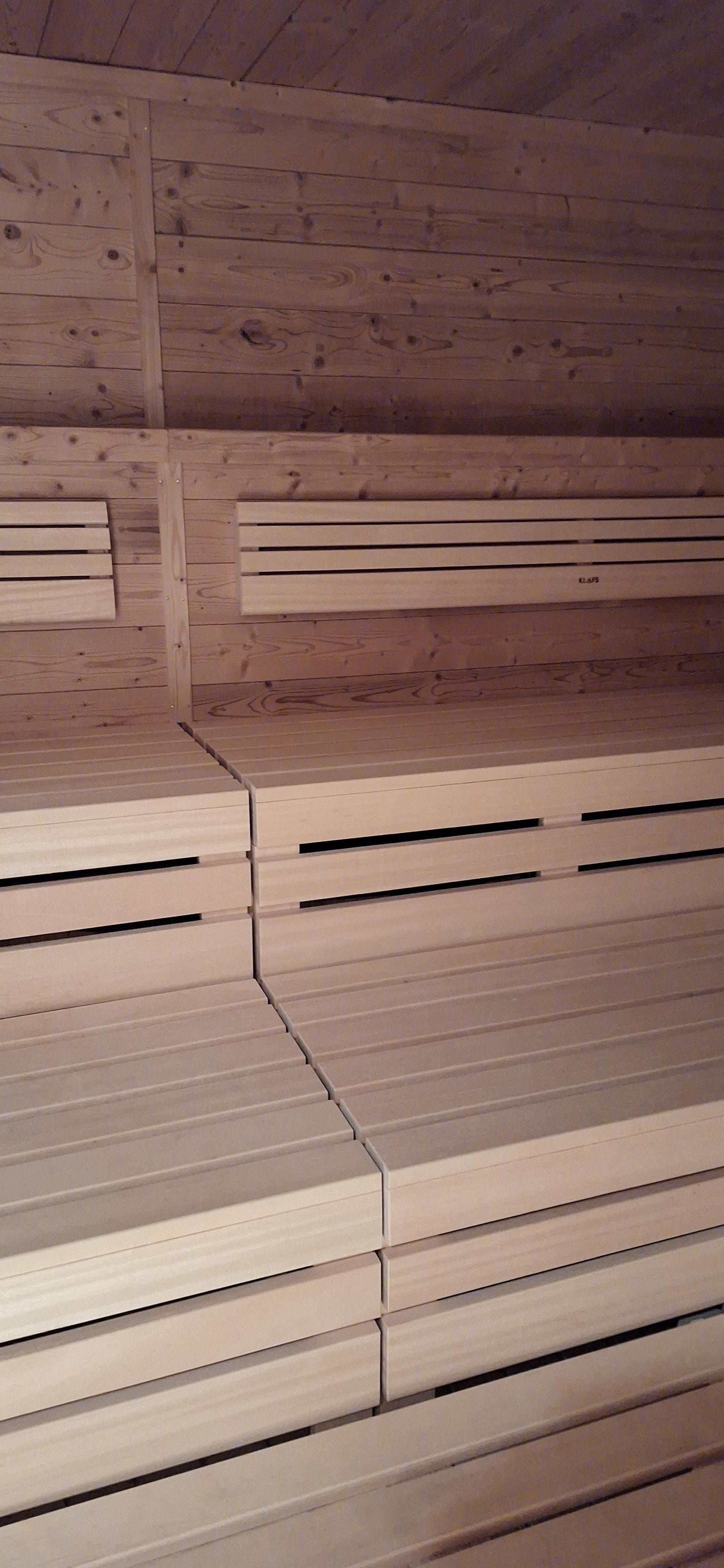 Sauna.  Spotless and Hot!