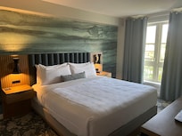 King size bed, soft sheets and very comfortable!
