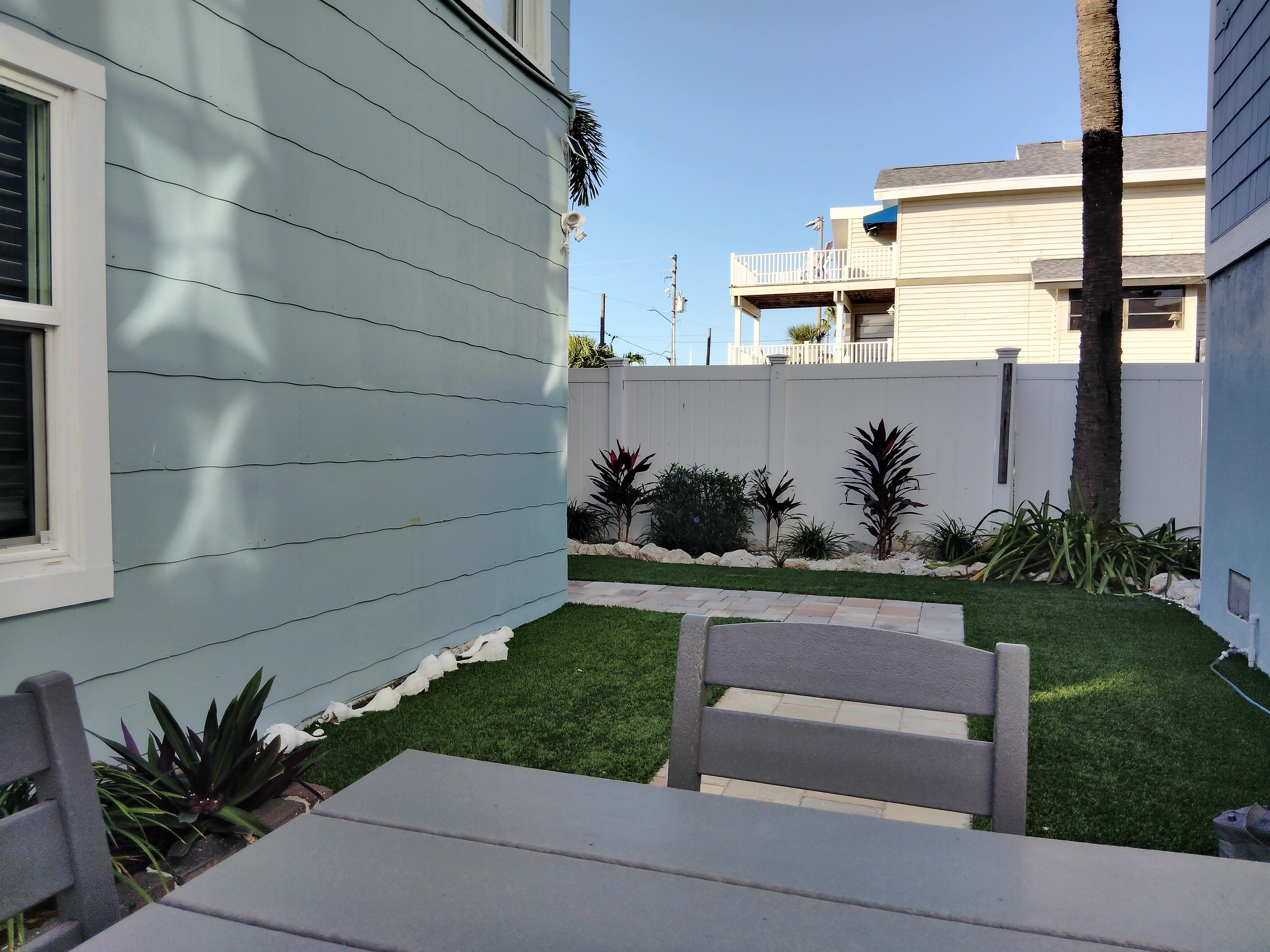 Outside Fenced Area nice for dogs