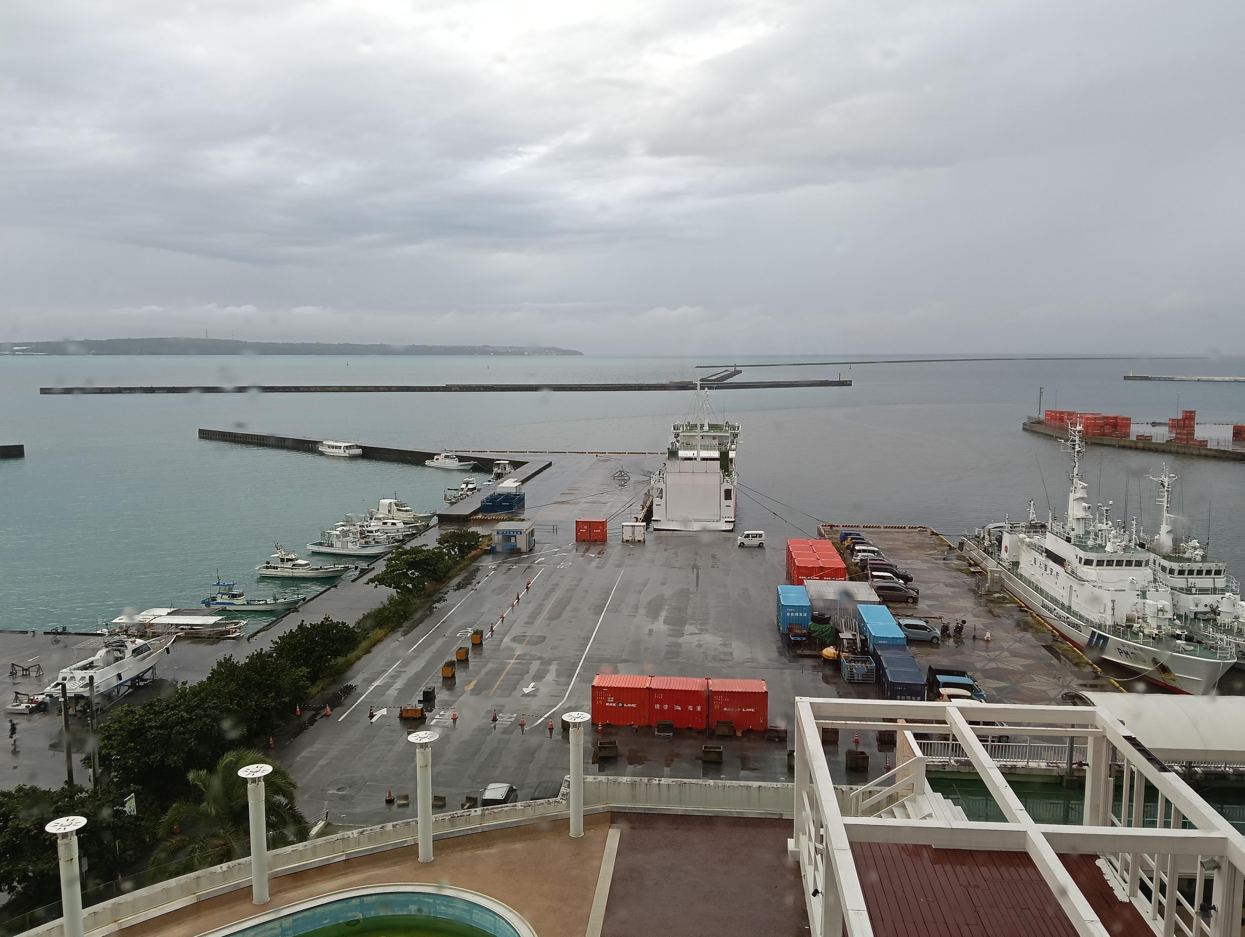 港の目の前です。