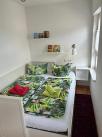Schlafzimmer mit Bett