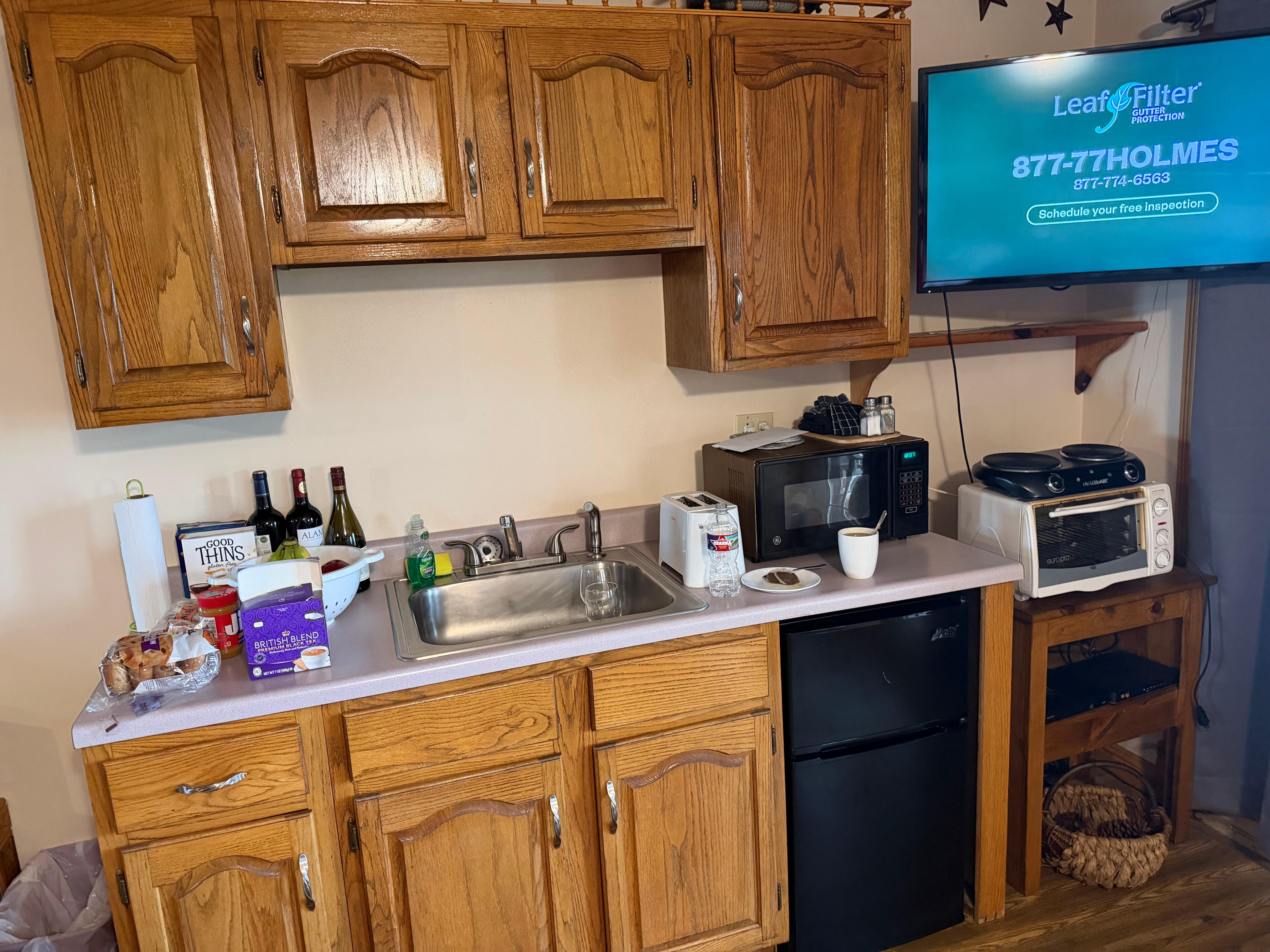 Ancient microwave and toaster oven. Kitchen drawers fall when pulled out