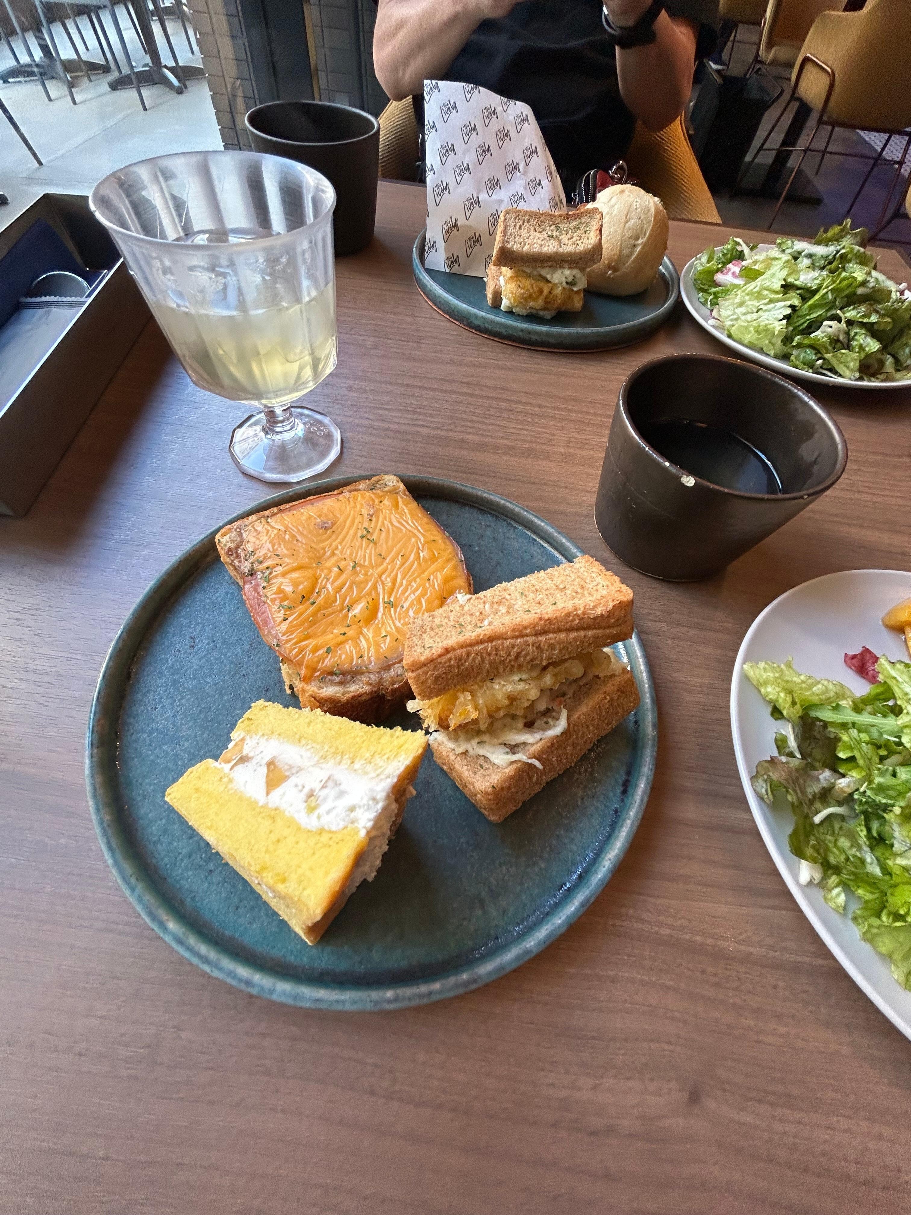 朝食です。結構ボリュームありました。