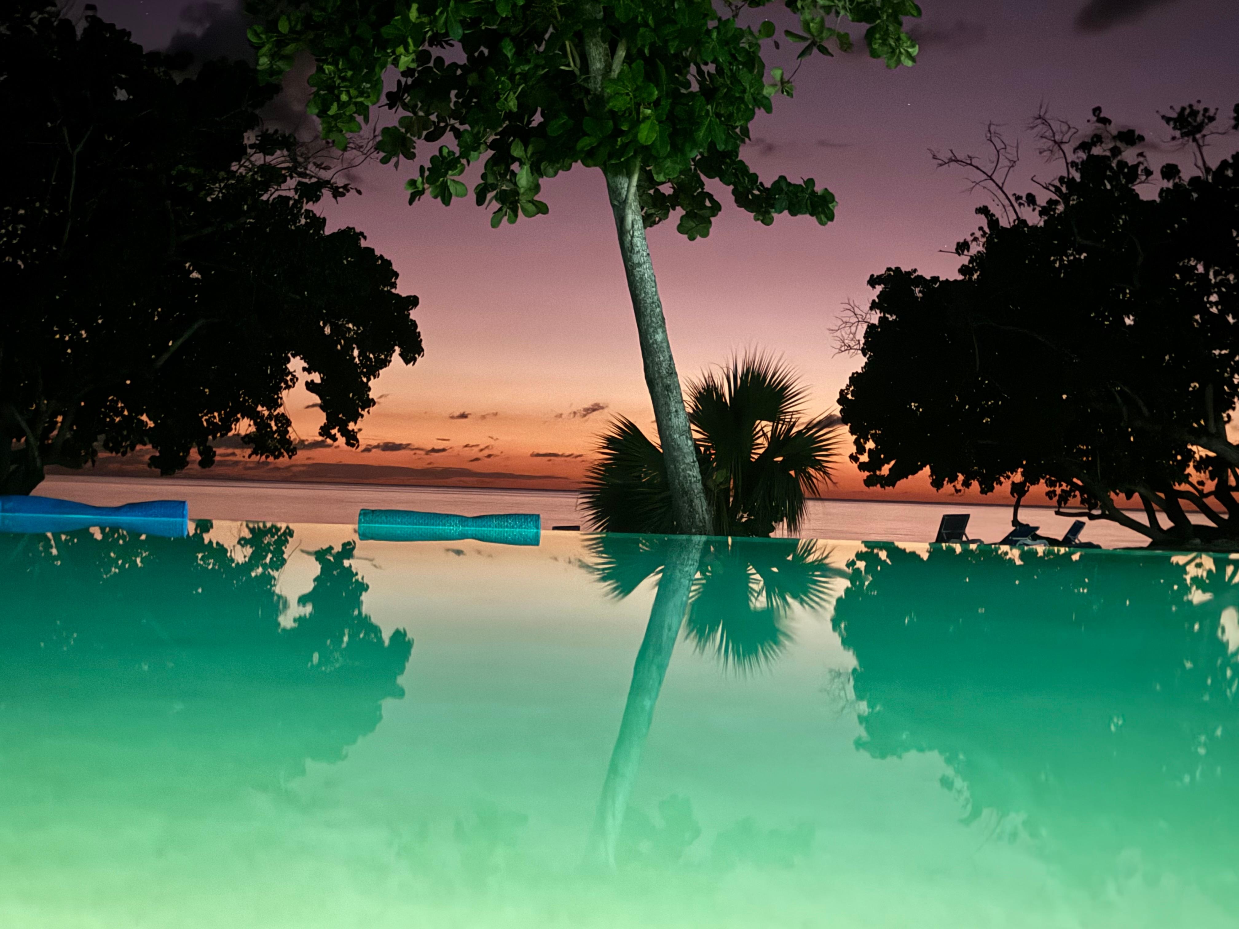 Pool & Beach within a 5 min walk!