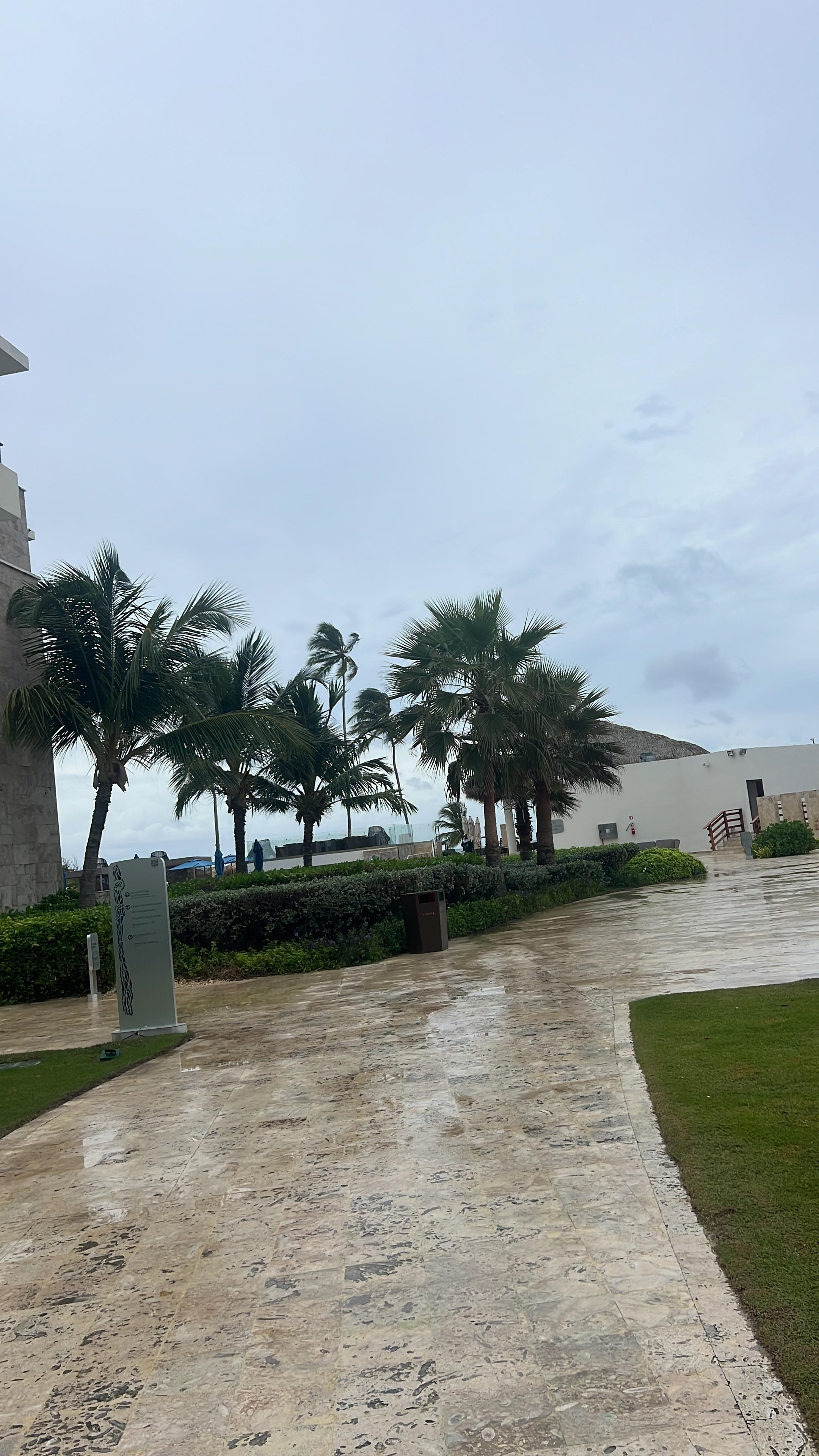 Un día de lluvia camino al lobby