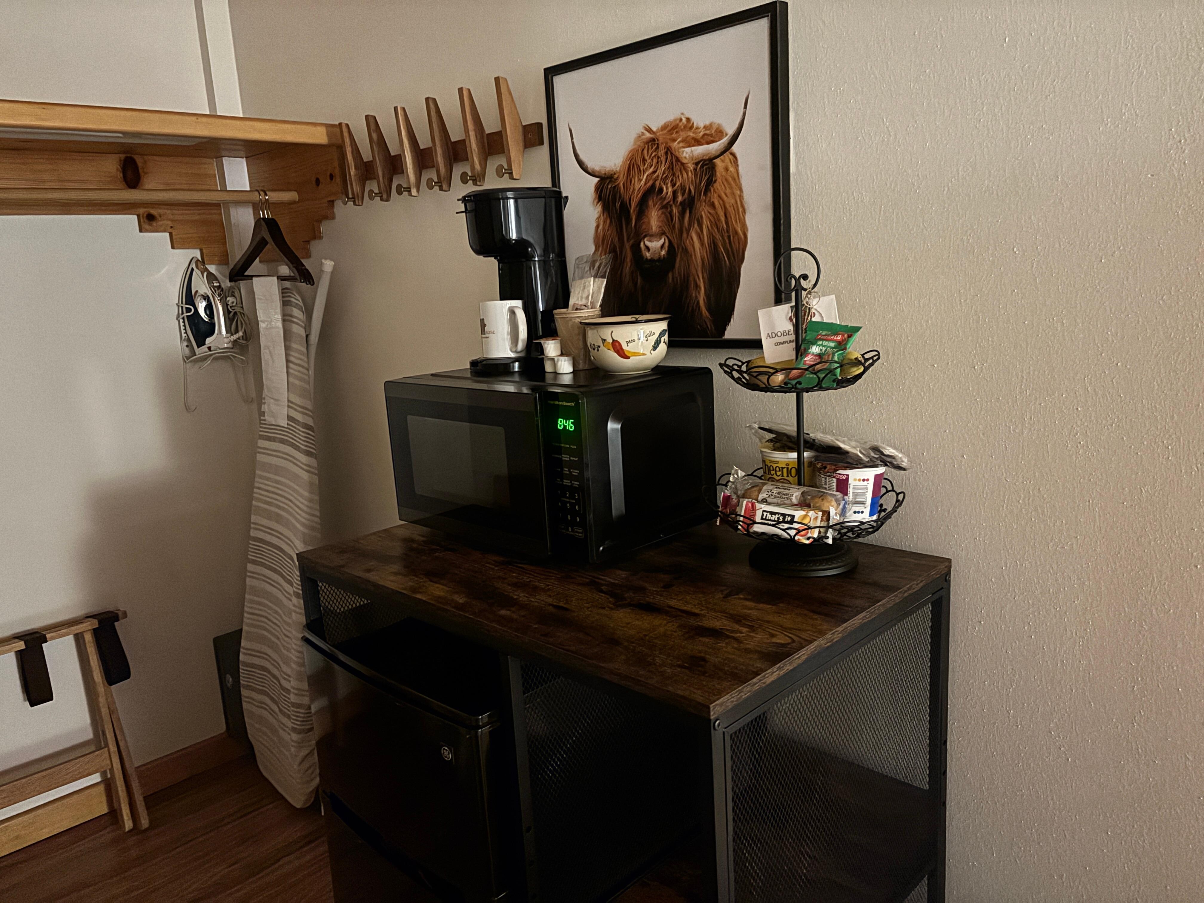 Fridge/microwave/continental breakfast 