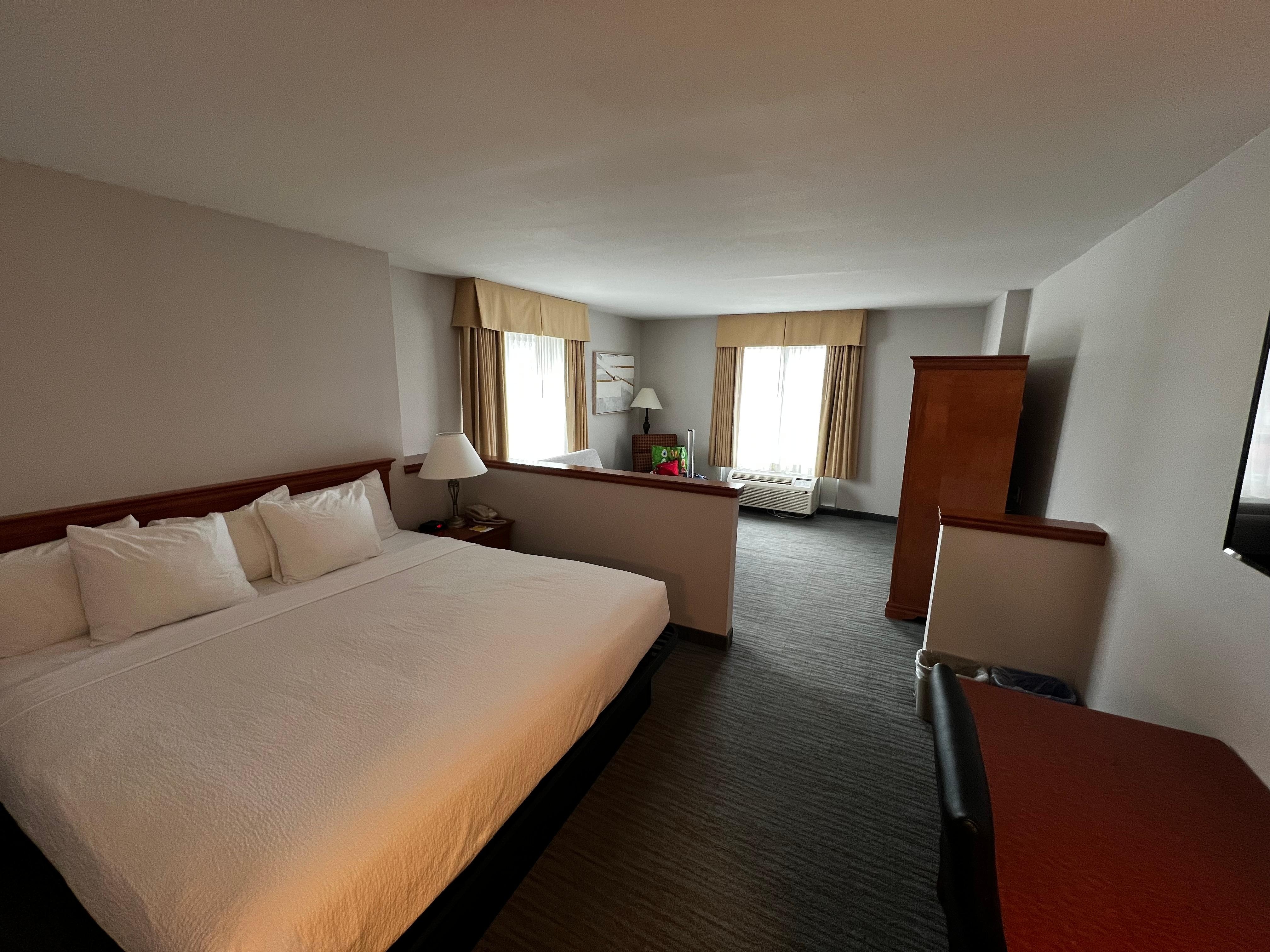 King size room with pull out couch.  Plenty of room.  