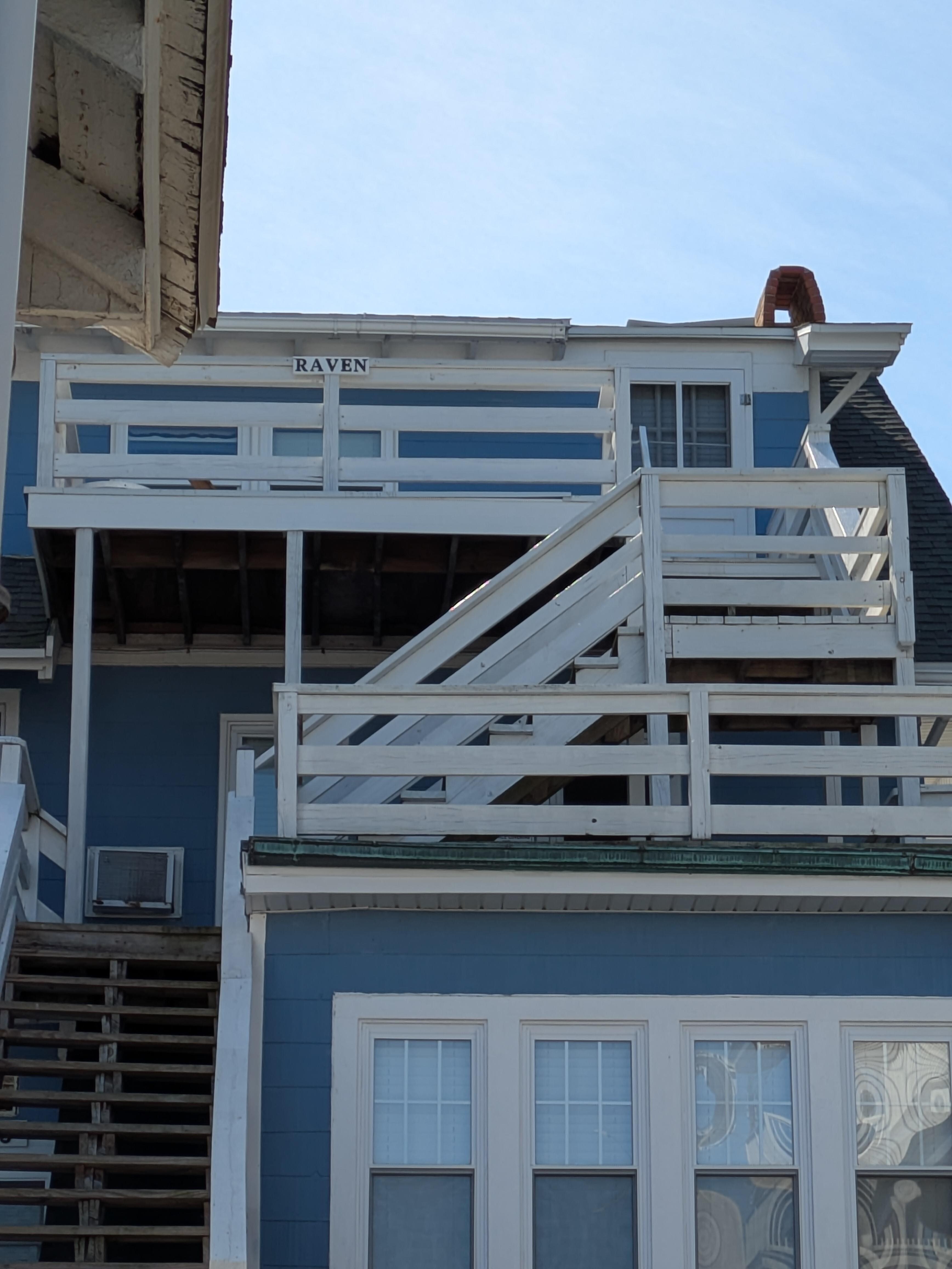 There is 3 flights of stairs to get to the Raven.
