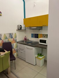 Brugbart køkken med service til 4.