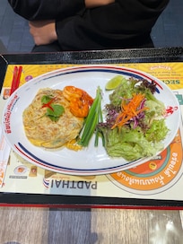 Walking distance to King power dining & shopping