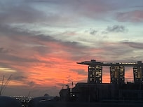 Had a room to watch every morning sunrise with Marina Bay view.