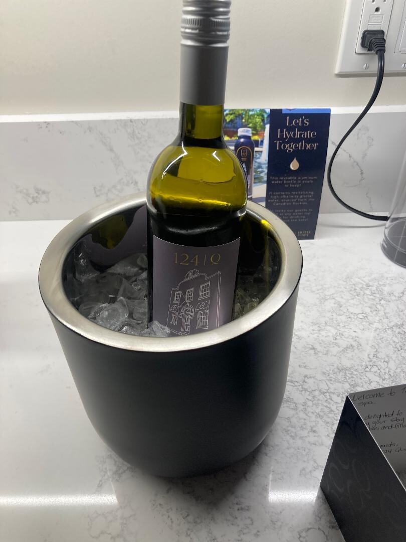 surprise bottle of wine and welcome note