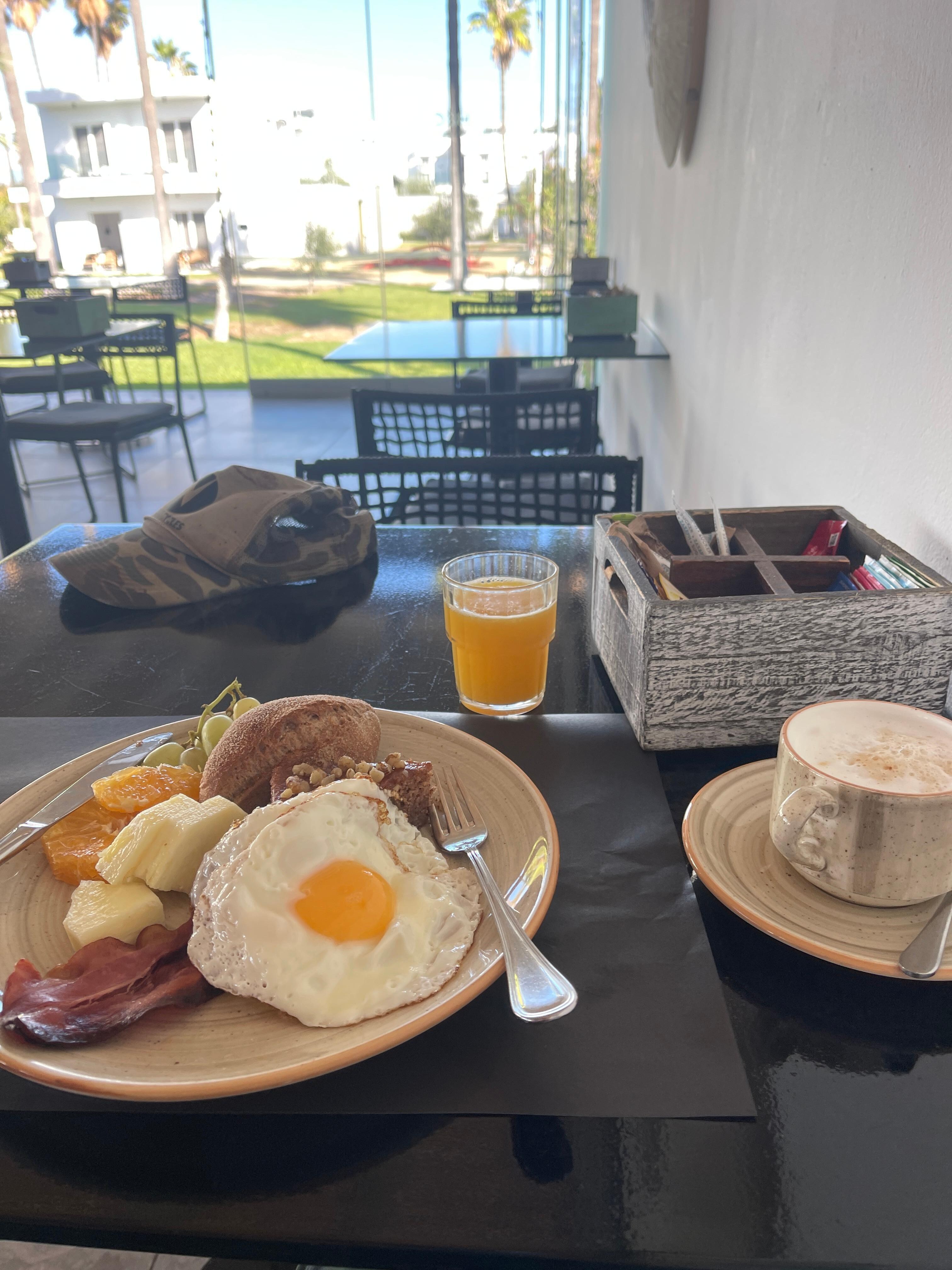 Frukost 0730-1030 suveränt