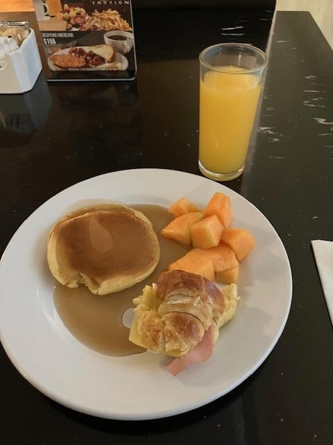 Breakfast was good. I had hot chocolate but it's not showing!