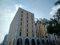 El hotel se ve muy conservado desde fuera