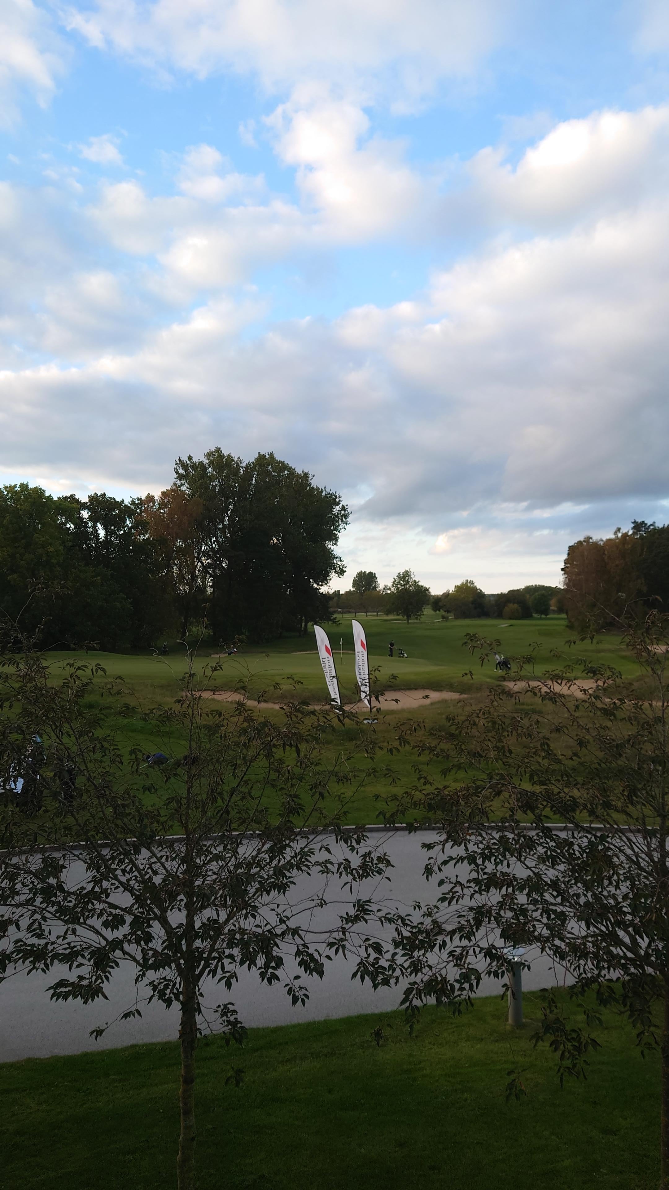 Fönster mot hål 18