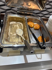 9:15am. Breakfast ended at 10 AM, but they wouldn't bring out more gravy.