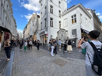 小便小僧像までは徒歩10分