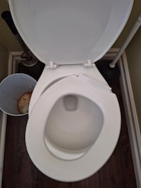 Broken toilet seat in upstairs bathroom. Daughter had to fix before calling host.