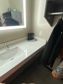 Small unclean pod coffee maker nothing to make anything.