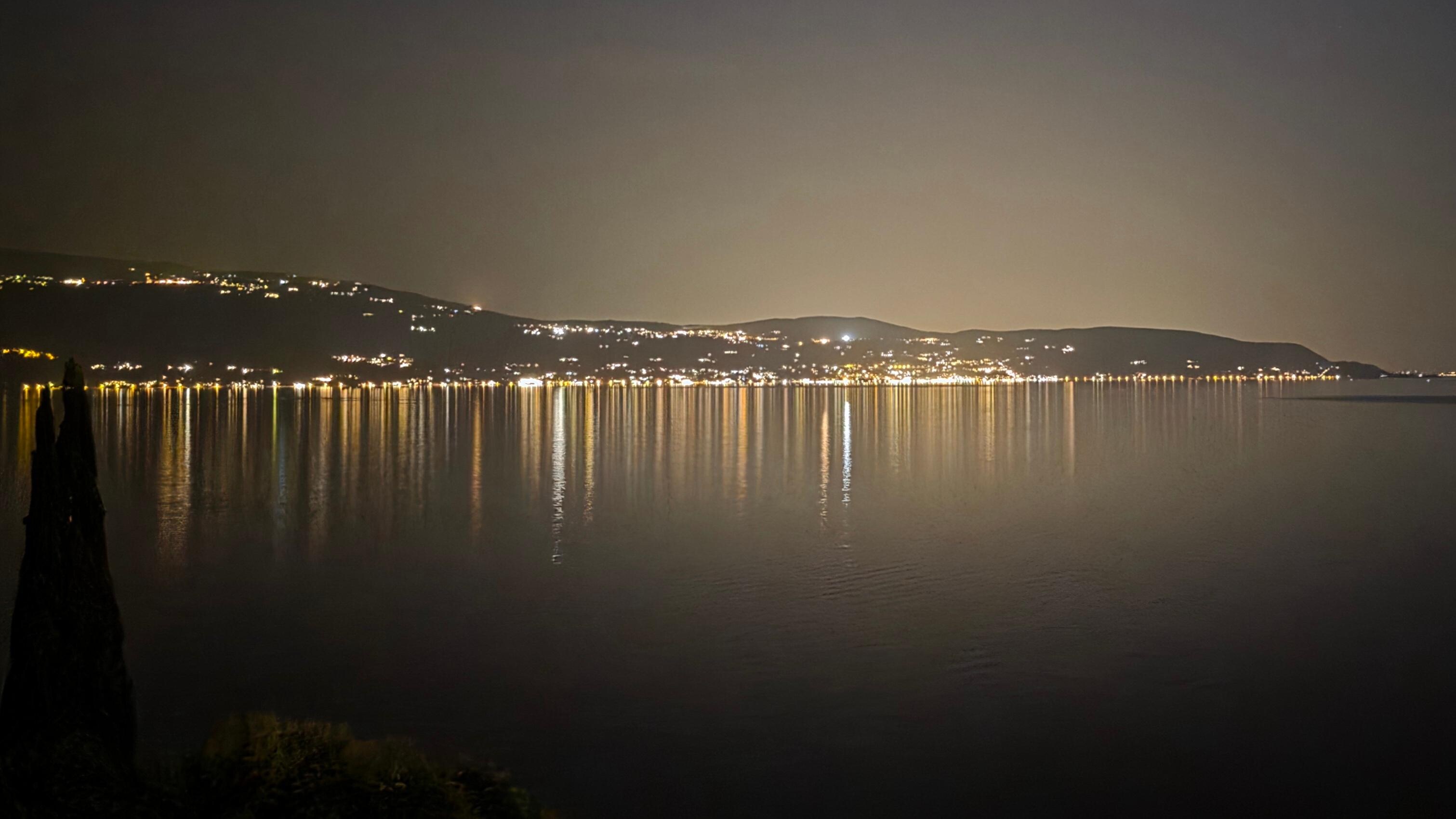 Vue Nocturne sur le lac de Garde