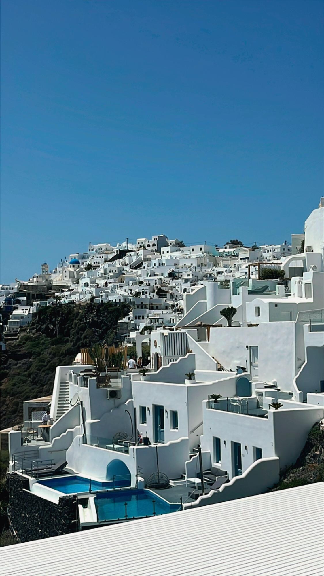 View of all the hotels in Imerovigli village