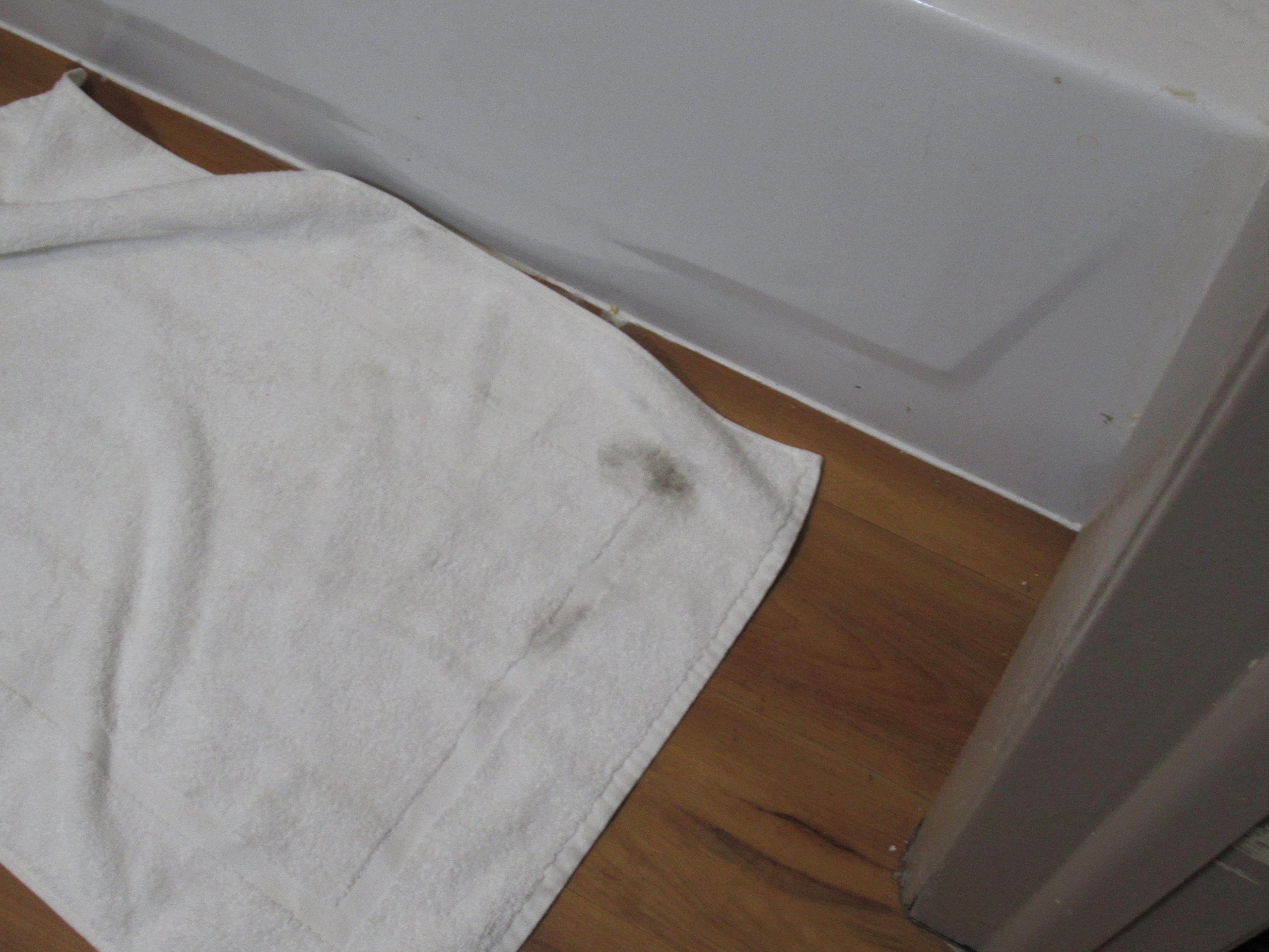 Sooty footprint occurred when stepping from bare floor to bathmat.