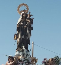 En la procesión de la virgen del Carmen.