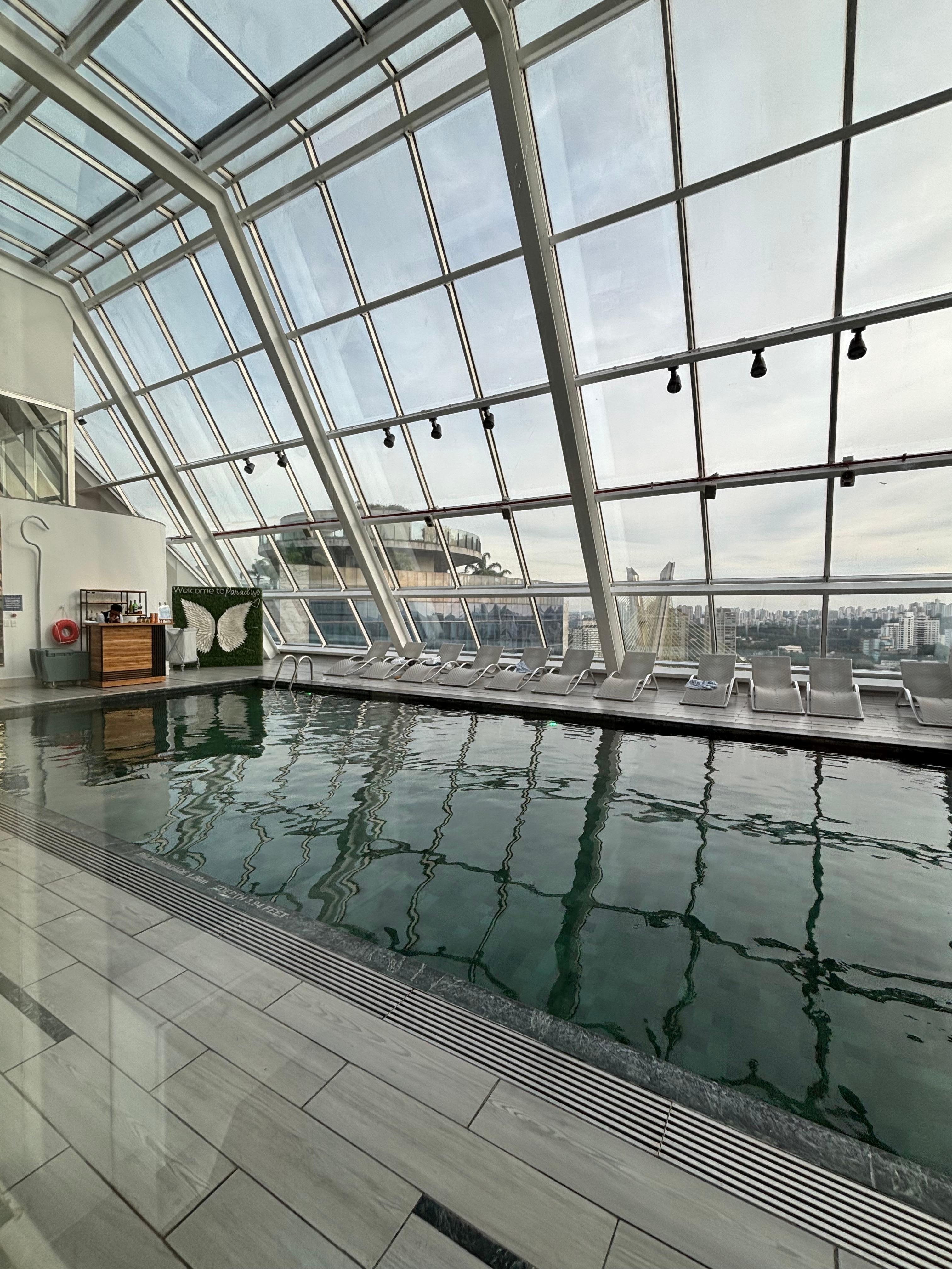 Piscina no último andar