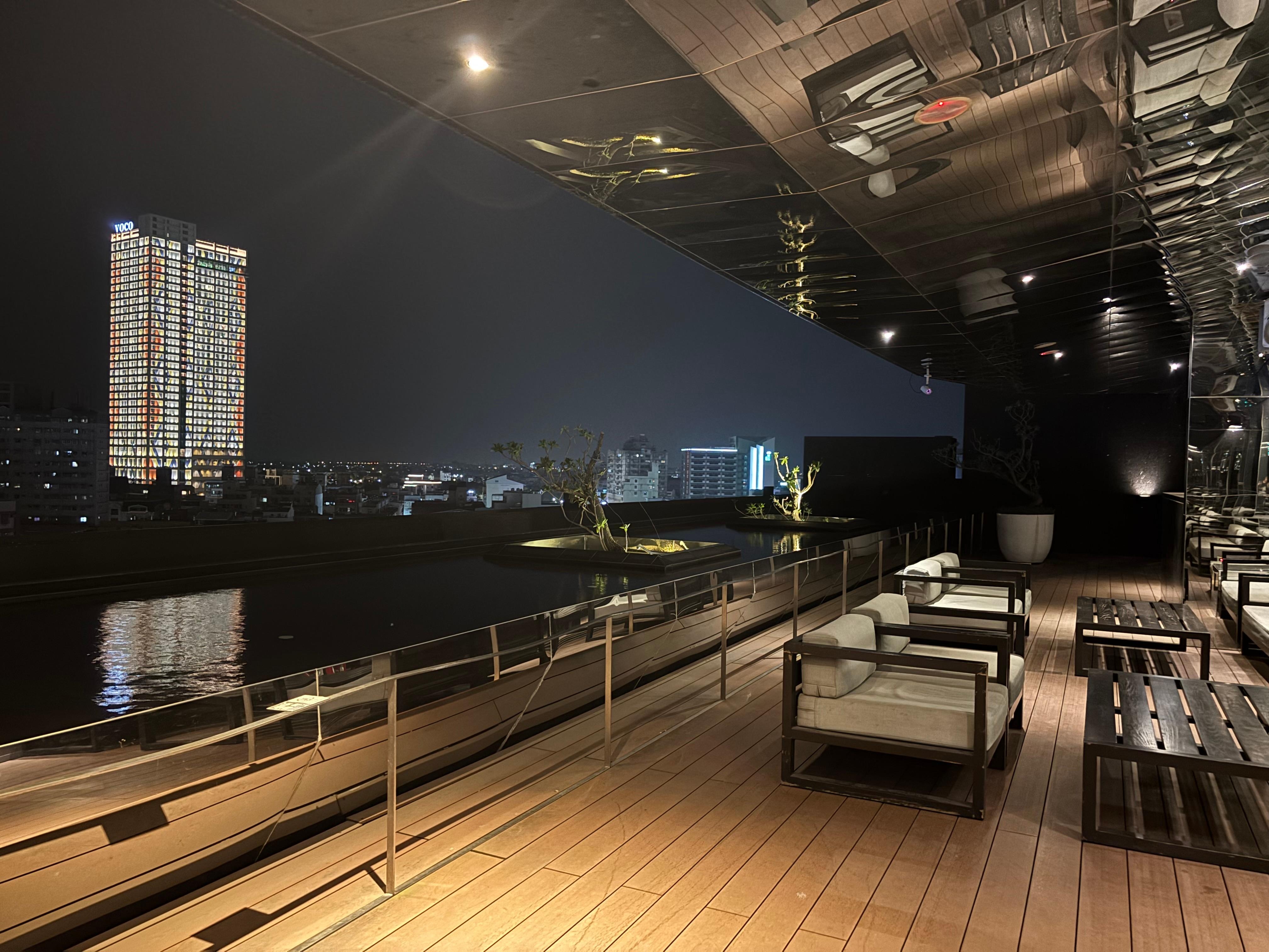 空中酒吧夜景很讚