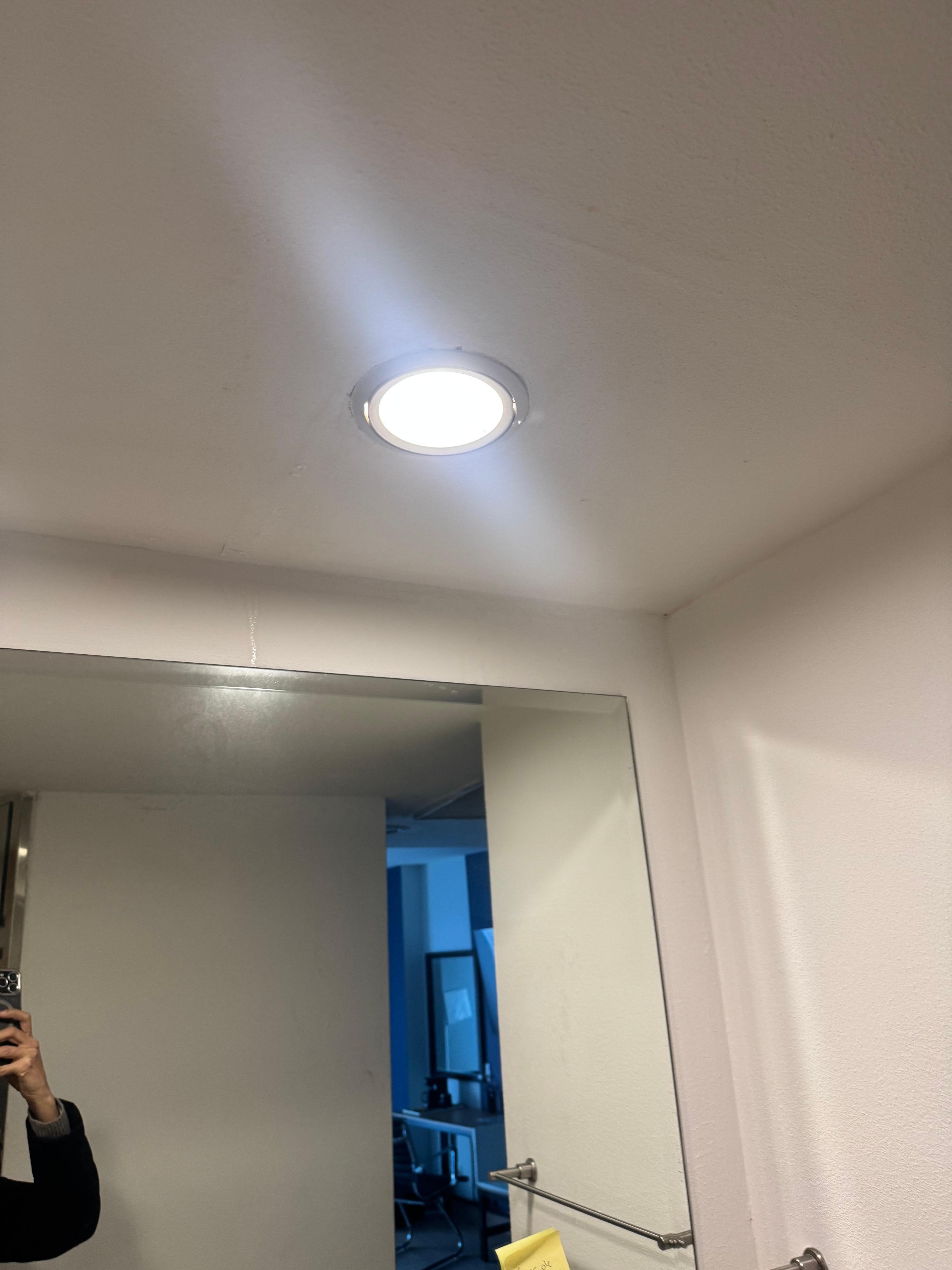 Baños descompuestos y viejos.