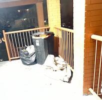 Basura en los pasillos de días