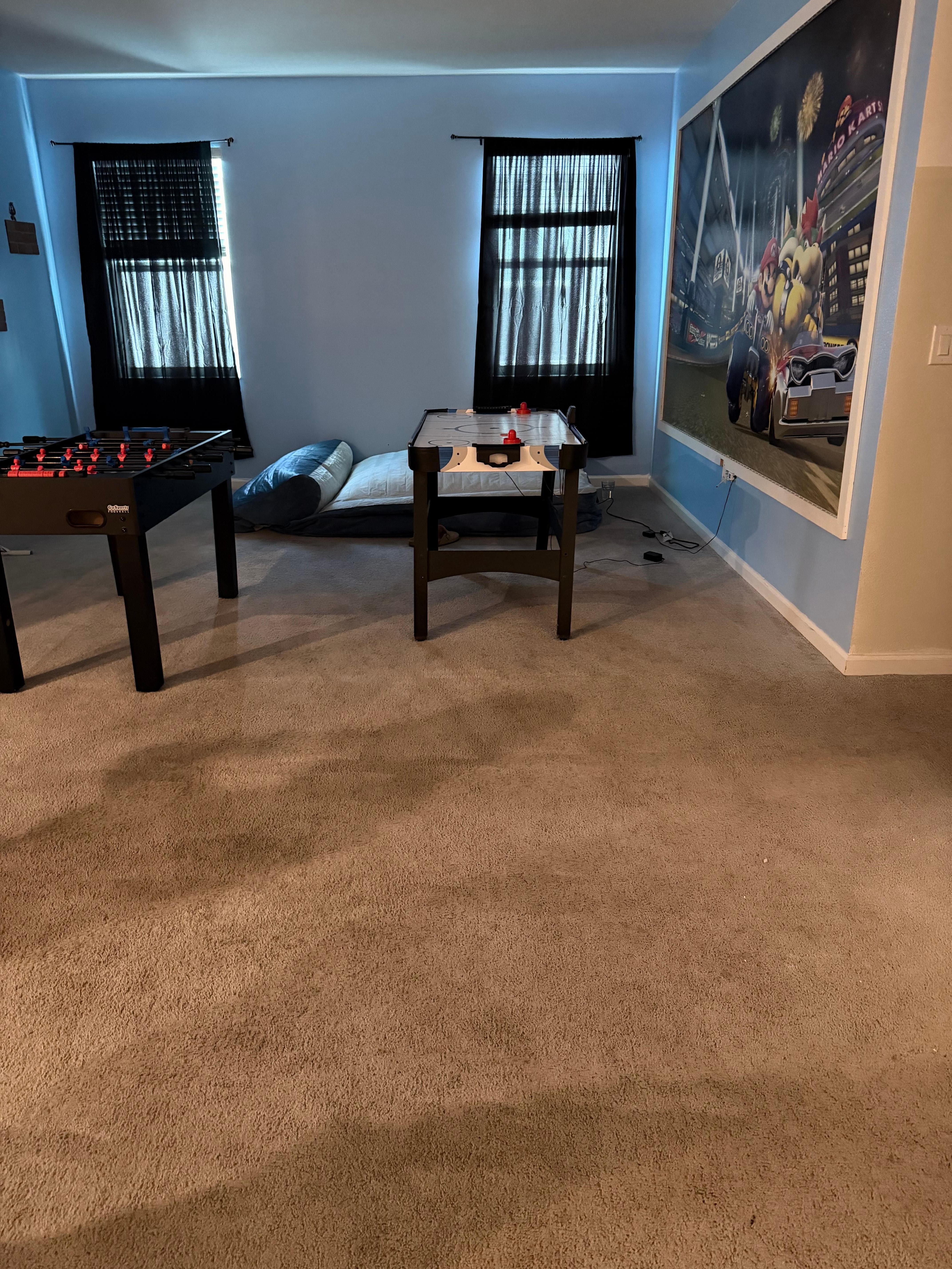 Llegué y estábamos subiendo las valijas dejamos el auto en la puerta y llamaron a la grúa 15 minutos tardamos en subir las valijas y ya estaba la grúa tb. Nos cobró 150 usd para no llevársela. 