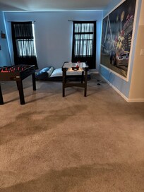 Llegué y estábamos subiendo las valijas dejamos el auto en la puerta y llamaron a la grúa 15 minutos tardamos en subir las valijas y ya estaba la grúa tb. Nos cobró 150 usd para no llevársela.